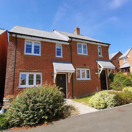 2 Bedroom House With Free Parking Lyme Regis Buitenkant foto