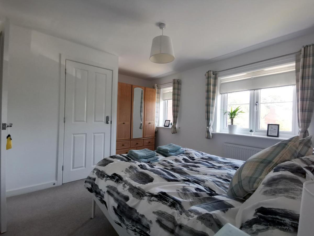2 Bedroom House With Free Parking Lyme Regis Buitenkant foto